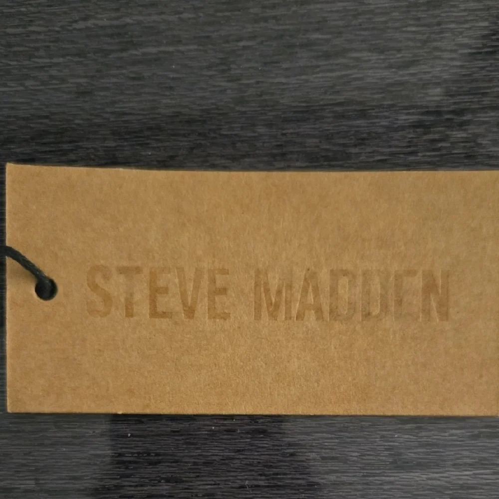 Steve Madden Taupe Key & Card Holder - Picture 2 of 4